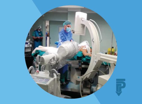 trabajo del técnico de imagen para el diagnóstico dentro del quirófano